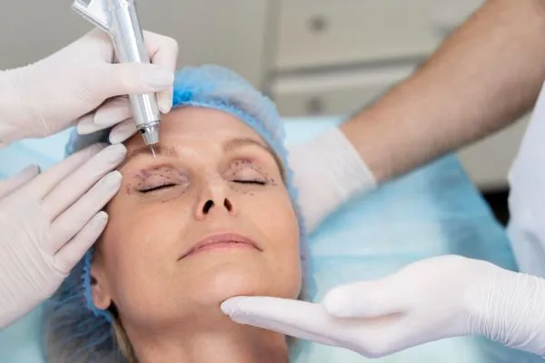 Facelift & Eyelid Surgery: What Are People Looking For?